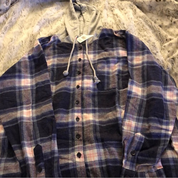 NWT medium women’s hooded blue plaid flannel shirt - Picture 3 of 4